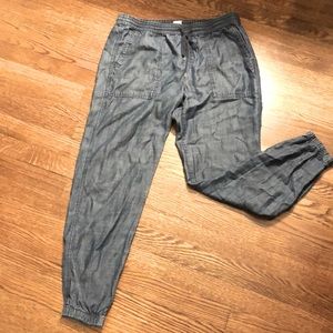 ✂️💵 $12 with bundle-GAP-Chambray jogger, like new